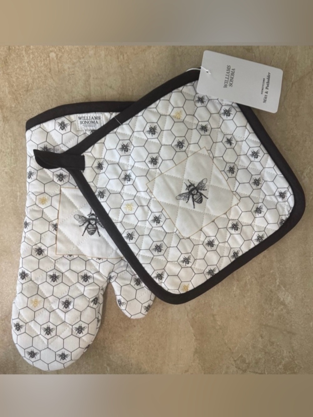 Williams Sonoma Honeycomb Oven Mitt & Potholder Set - Picture 4 of 9